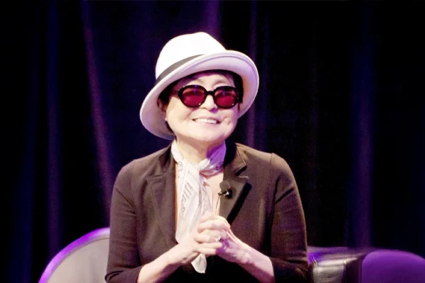 Yoko Ono’dan göç ve feminizm sergisi