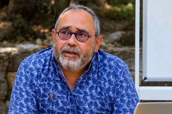 Demokrasi ile otoriterlik birlikte yürümez