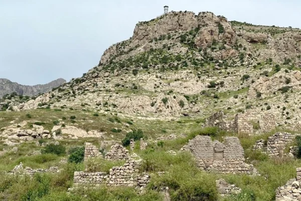 Dönmek istedikleri köy, devletin içinde kiralandı