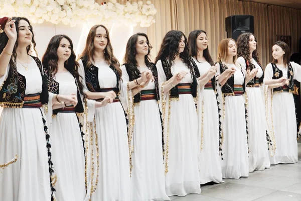 10 kadın tek ritim: Qawuman