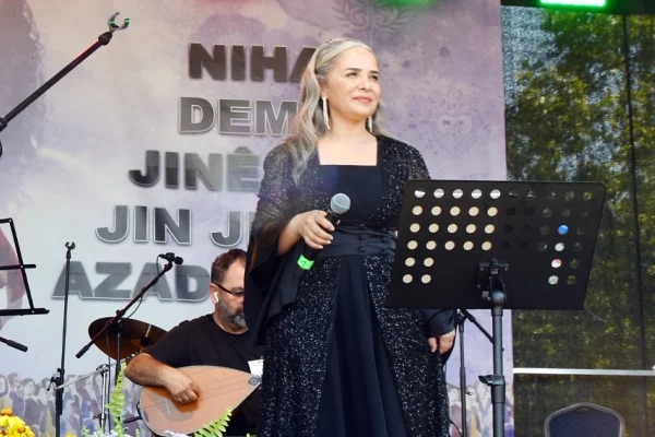 Stranlarıyla direnişin ritmini tutuyor