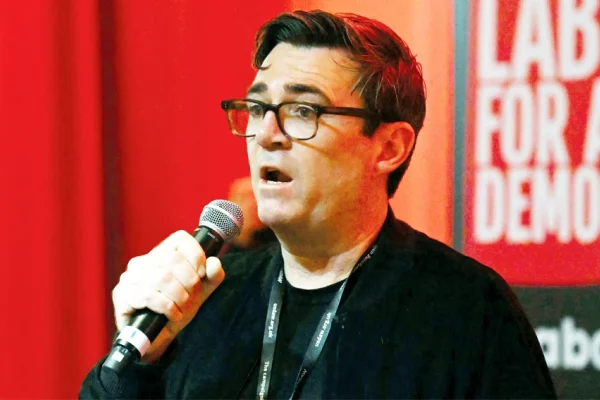 Andy Burnham ne kadar solcu?
