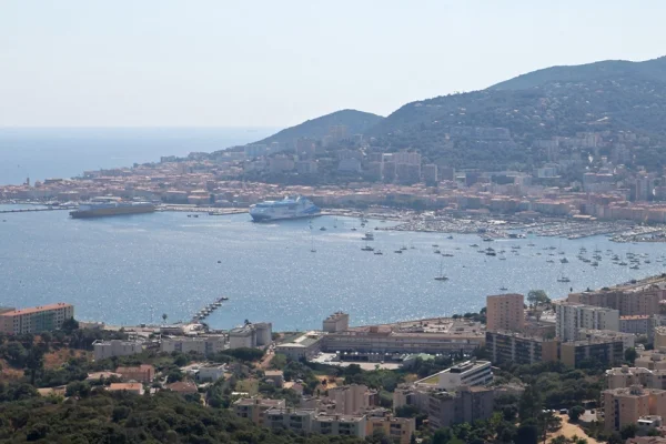 Korsika Adası'na özerklik yolu