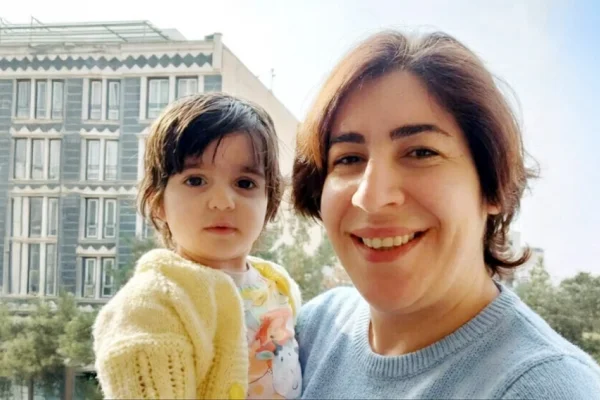 İki yaşında Evin Cezaevi'nde