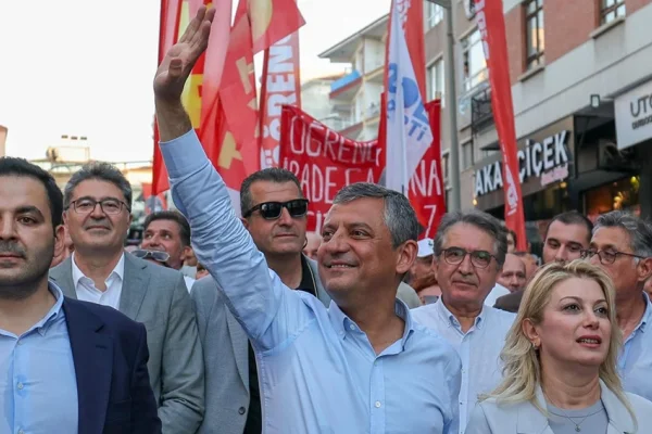 Özgür Özel ve arkadaşlarına