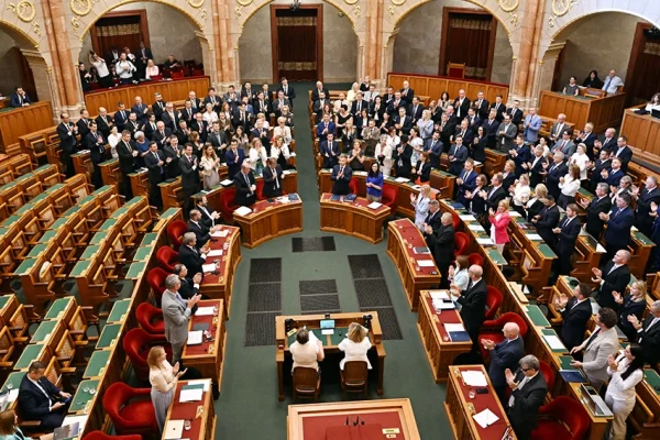 Orban’ın izlerini siliyorlar