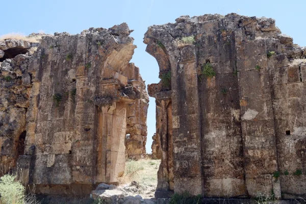 1300 yıl dayandı, bakımsızlık yıktı