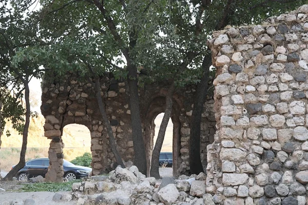 500 yıllık medrese çöküyor