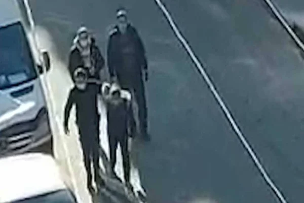 Çocuğa ters kelepçeli gözaltı