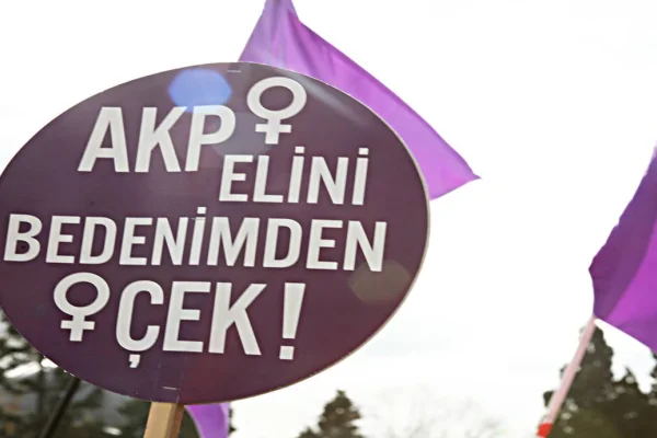 AKP’liden kadın düşmanı paylaşım