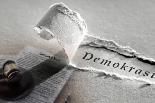Demokrasi yasalarla inşa edilmez