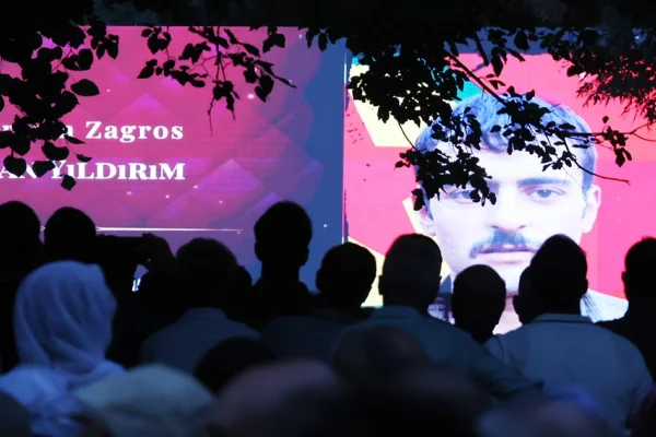 Sizi hatırlamak değil, sizinle yaşamak