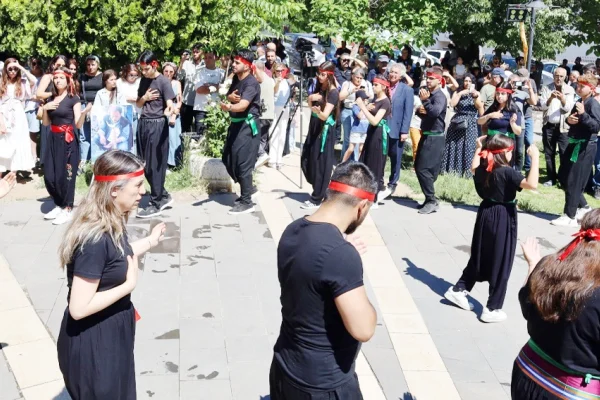 Aleviler ile Öcalan karşı karşıya getirilemez