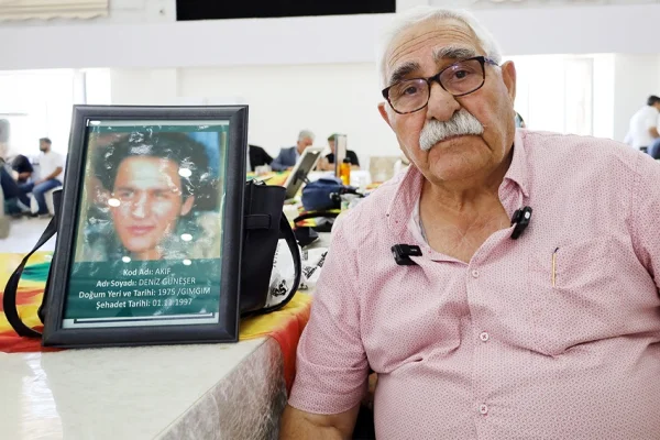Mücadeleleri önünde eğiliyoruz