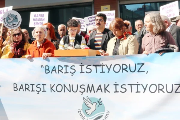 Aydınların görevi barış için köprü olmaktır