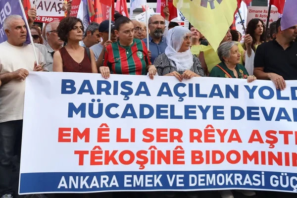 Demokratikleşme fırsatı kaçırılmamalı