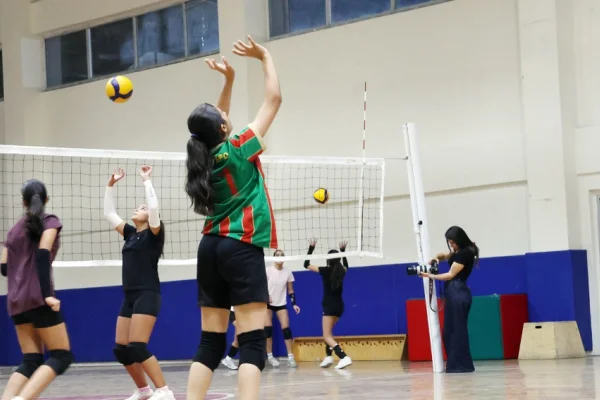 Voleybol seçmelerine yoğun ilgi