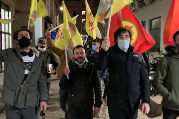 Üç ülkede tecrit protesto edildi