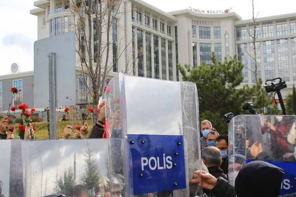 Ölüyoruz, tükeniyoruz…