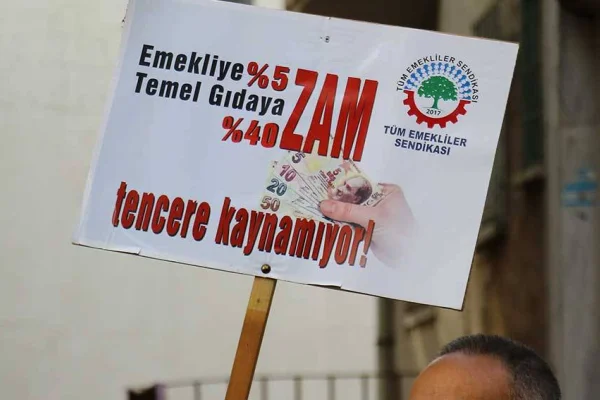 Emekliler insanca yaşam istiyor