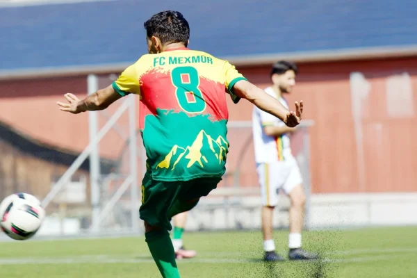 Kamptan sahaya Mexmûr’un takımı