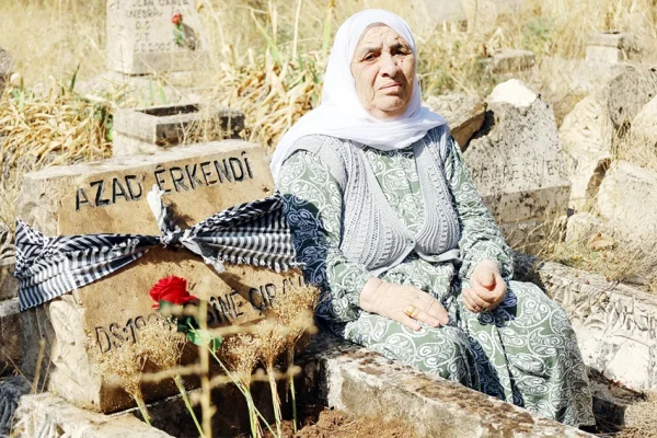 İlk kez mezarını ziyaret etti