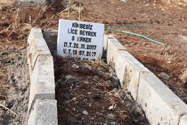 Bir mezarda üç cenaze