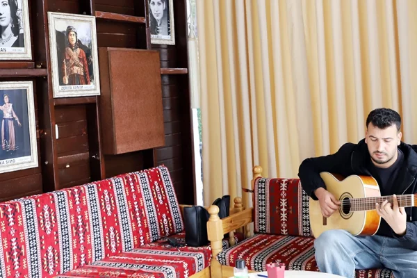 Kayyum kapattı, halk geri açtı