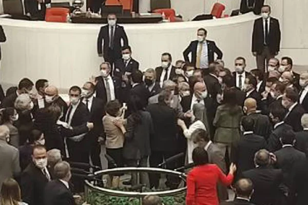 Türk Meclisinde AKP provokasyonu