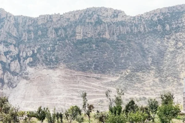 Herbol’u boşaltan devlet dağı kazıyor