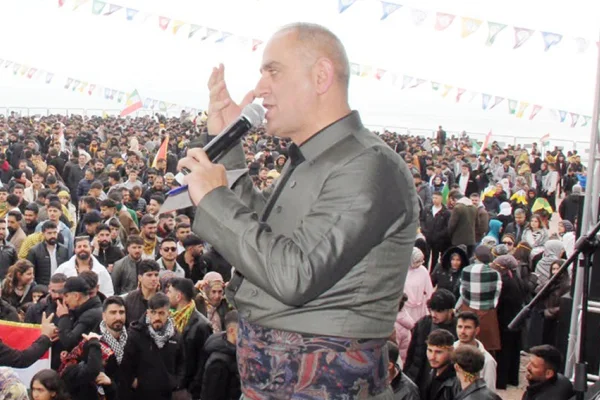 Saygı duruşuna bile hapis