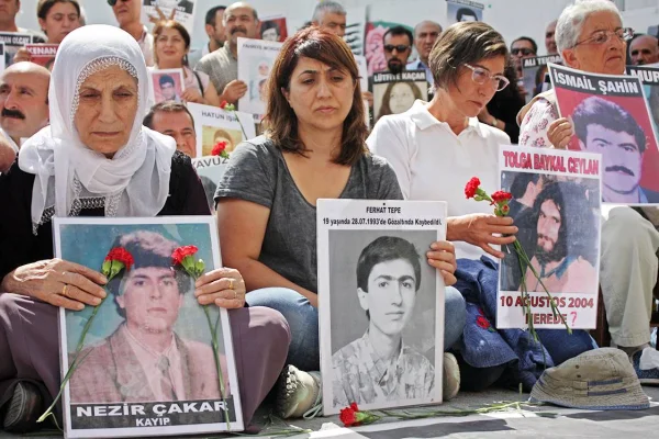 #CumartesiAnneleri25Yaşında