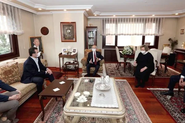 Ziyaret etmek için bu günü mü beklediniz?