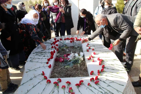 Fidan mezarı başında anıldı