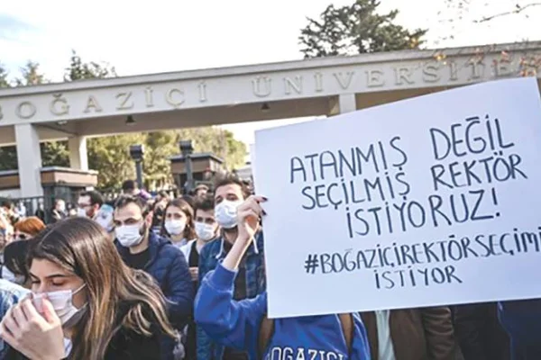 Gençlikle inatlaşanlar kaybeder!
