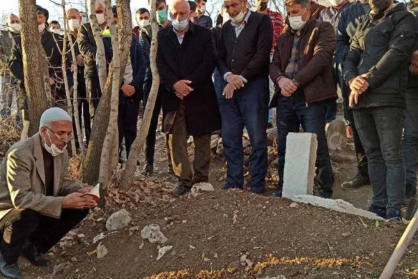 Hasta tutsak toprağa verildi