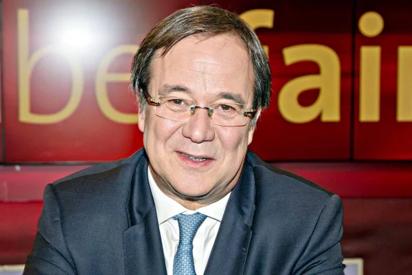 Merkel sonrası Laschet’te