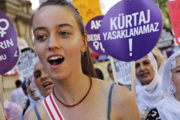 Türkiye’de 102 hastanede kürtaj yasak