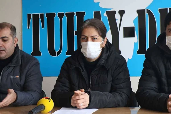 İçeridekiler gibi omuz omuza