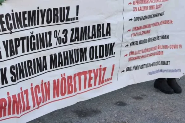 Sağlıkçılar talepleri için nöbette