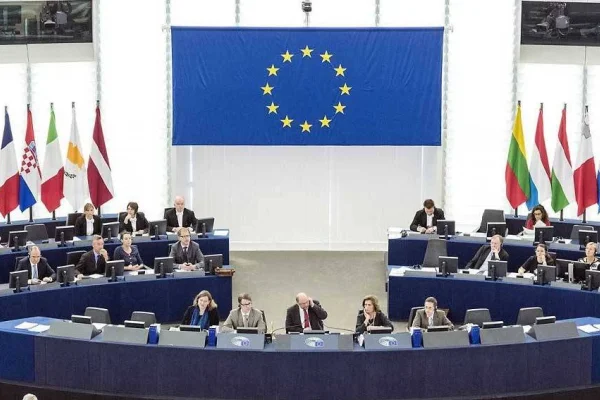 AP: Siyasi tutsakları bırakın