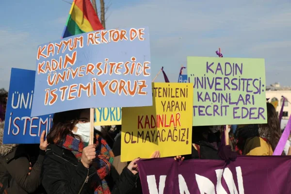 Talebimiz feminist üniversite