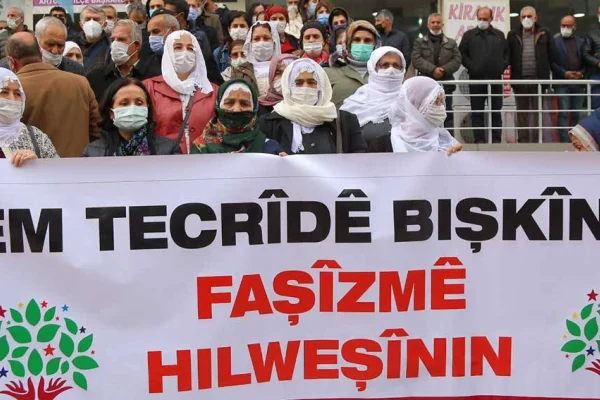 Tutsakları duyun, cevap verin
