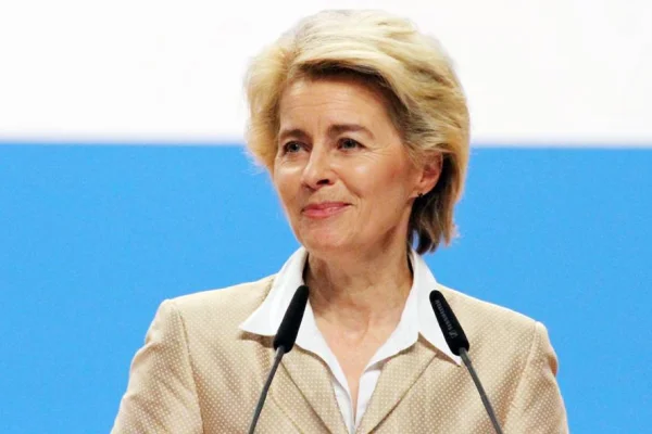 Leyen’den aşı özeleştirisi