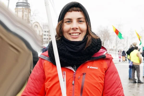 Katolanyalı Lola Kürtlerle omuz omuza
