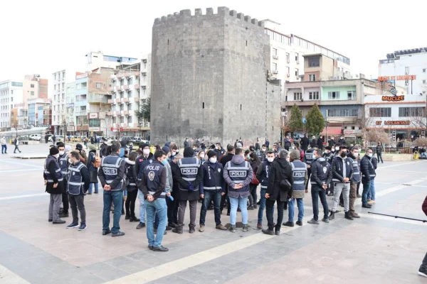 Kadınlardan zılgıtlı protesto