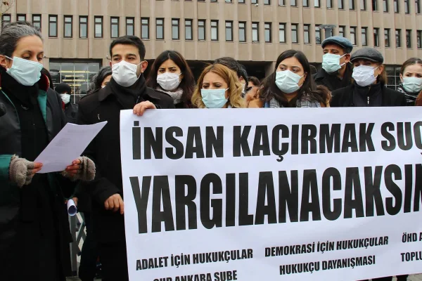 Kaçırıp ölümle tehdit ettiler