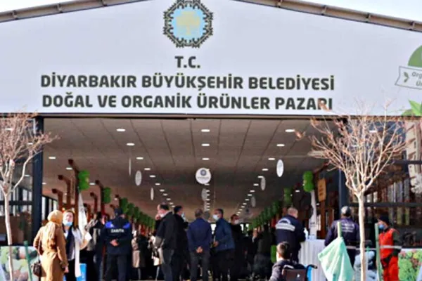 Kayyum, belediyenin sitesini dostuna tahsis etti