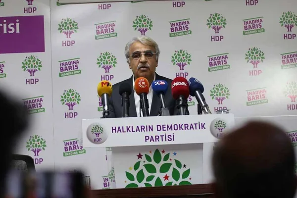İktidar da sonunun  farkında