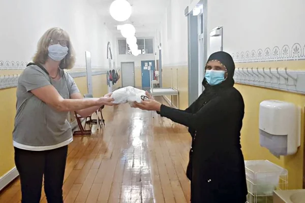 Berçem Kadın Meclisi’nden ilkokula maske yardımı